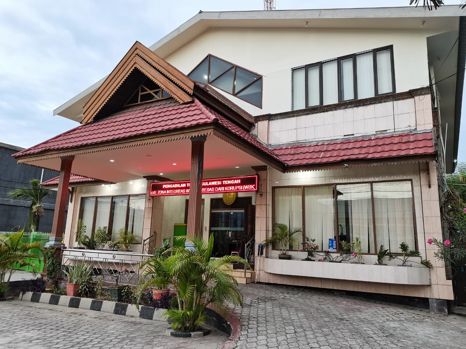 GEDUNG